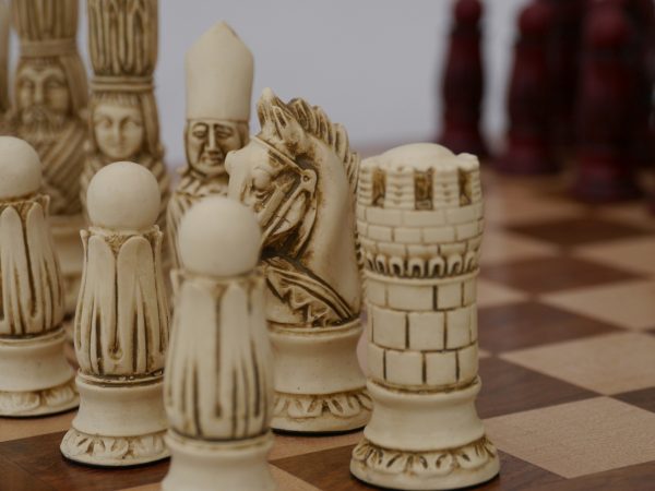 Berkeley Chess Ltd - Victorian Chess Set - Ivory and Red - Image 2