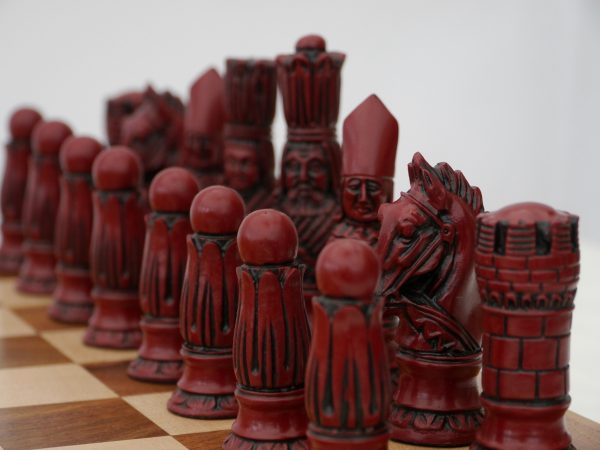 Berkeley Chess Ltd - Victorian Chess Set - Ivory and Red