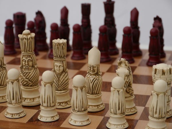 Berkeley Chess Ltd - Victorian Chess Set - Ivory and Red - Image 3