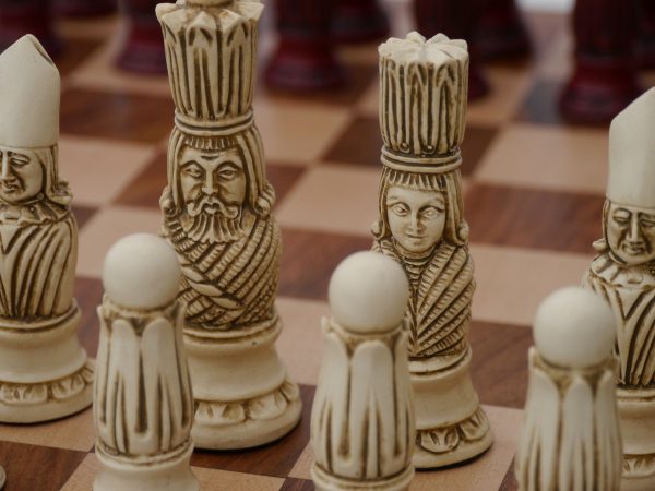 Berkeley Chess Ltd - Victorian Chess Set - Ivory and Red - Image 4