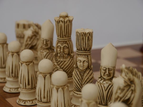 Berkeley Chess Ltd - Victorian Chess Set - Ivory and Red - Image 10