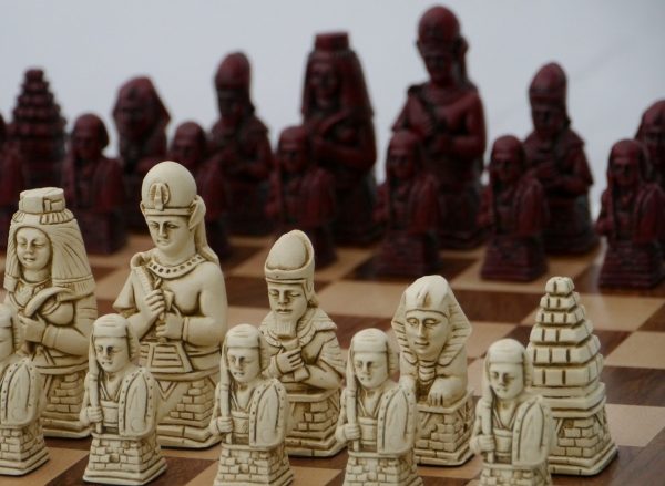 Berkeley Chess Ltd - Egyptian Chess Set - Ivory and Red