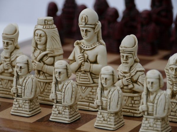 Berkeley Chess Ltd - Egyptian Chess Set - Ivory and Red - Image 4