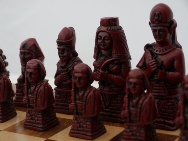 Berkeley Chess Ltd - Egyptian Chess Set - Ivory and Red - Image 5