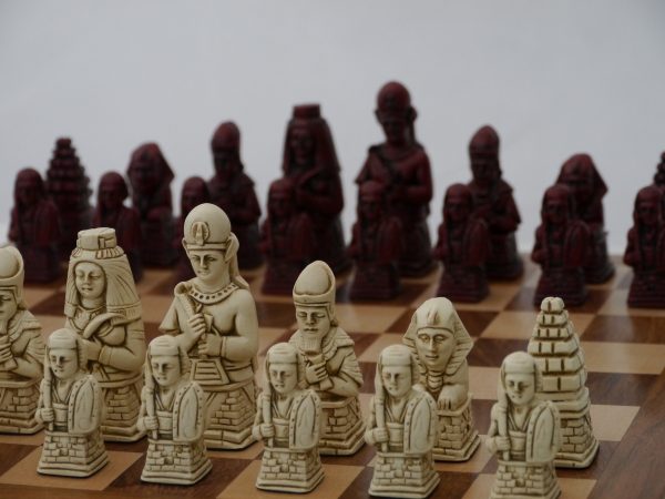 Berkeley Chess Ltd - Egyptian Chess Set - Ivory and Red - Image 8