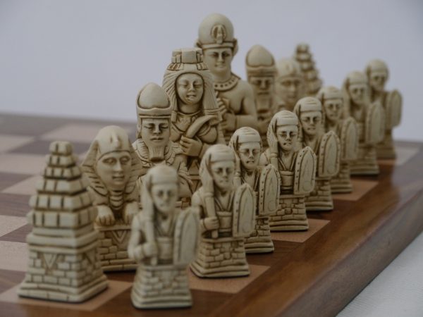 Berkeley Chess Ltd - Egyptian Chess Set - Ivory and Red - Image 9