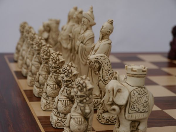Berkeley Chess Ltd - Mandarin Chess Set - Ivory and Red - Image 10