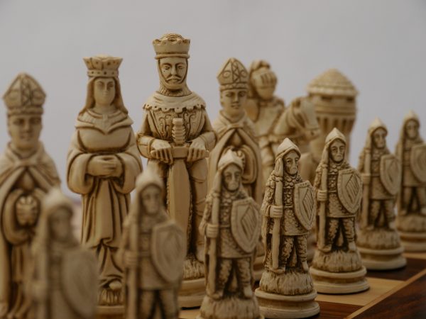 Berkeley Chess Ltd - Large Camelot Chess Set - Ivory and Red - Image 2