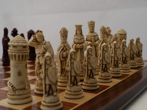 Berkeley Chess Ltd - Large Camelot Chess Set - Ivory and Red - Image 7