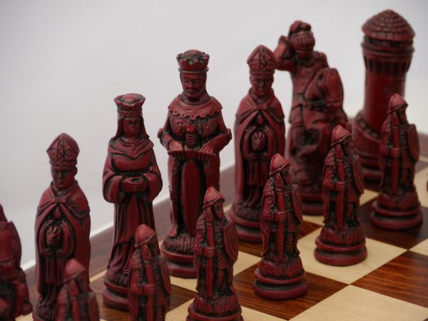 Berkeley Chess Ltd - Large Camelot Chess Set - Ivory and Red - Image 8