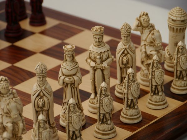 Berkeley Chess Ltd - Large Camelot Chess Set - Ivory and Red - Image 9