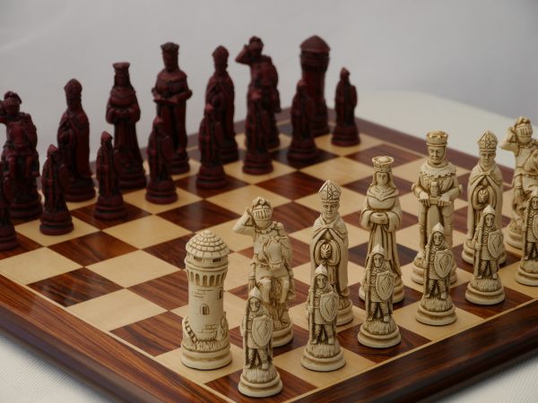Berkeley Chess Ltd - Large Camelot Chess Set - Ivory and Red - Image 10