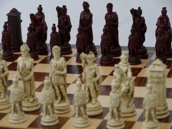 Berkeley Chess Ltd - Roman - Ivory and Red - Image 2
