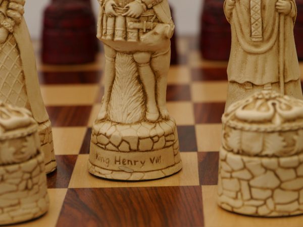 Berkeley Chess Ltd - English Chess Set - Ivory and Red - Image 8