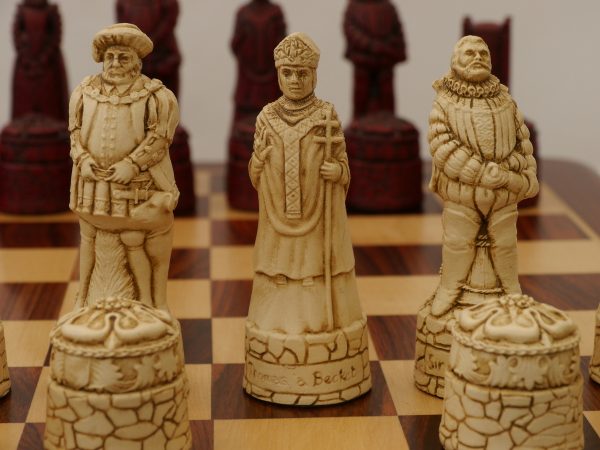 Berkeley Chess Ltd - English Chess Set - Ivory and Red - Image 9