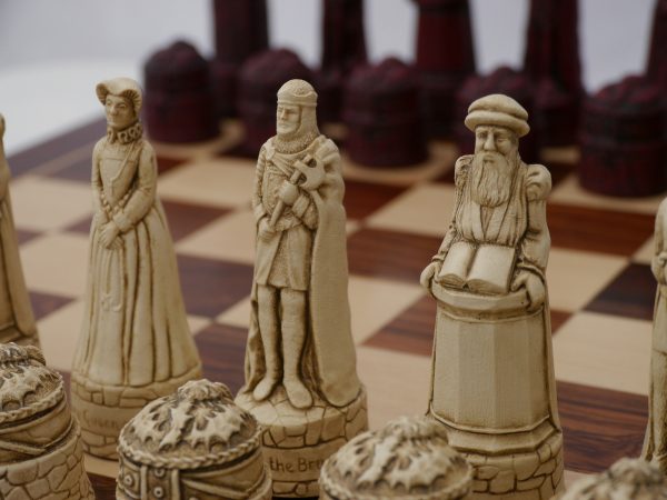 Berkeley Chess Ltd - Scottish Chess Set - Ivory and Red - Image 4