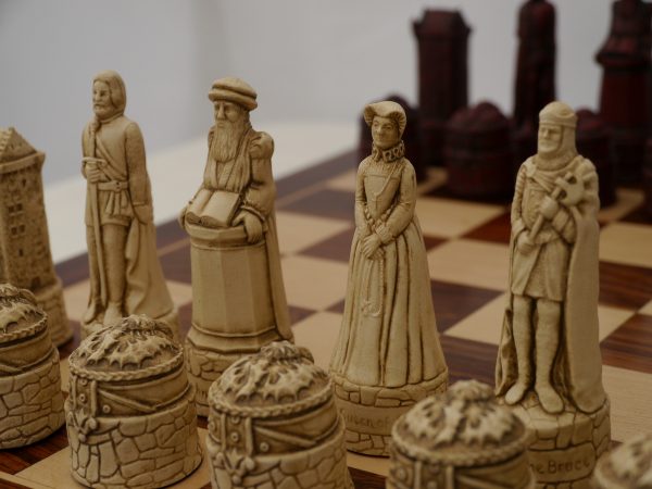 Berkeley Chess Ltd - Scottish Chess Set - Ivory and Red - Image 6
