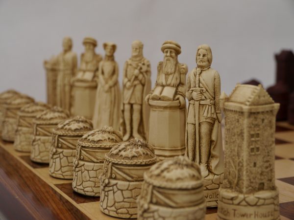 Berkeley Chess Ltd - Scottish Chess Set - Ivory and Red - Image 10