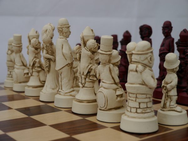 Berkeley Chess Ltd - Movie Stars Chess Set - Ivory and Red - Image 3