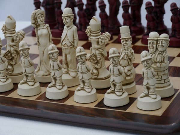 Berkeley Chess Ltd - Movie Stars Chess Set - Ivory and Red - Image 5