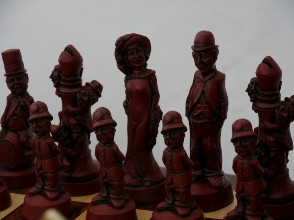 Berkeley Chess Ltd - Movie Stars Chess Set - Ivory and Red - Image 6