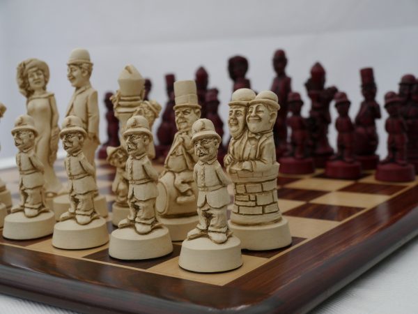Berkeley Chess Ltd - Movie Stars Chess Set - Ivory and Red - Image 7