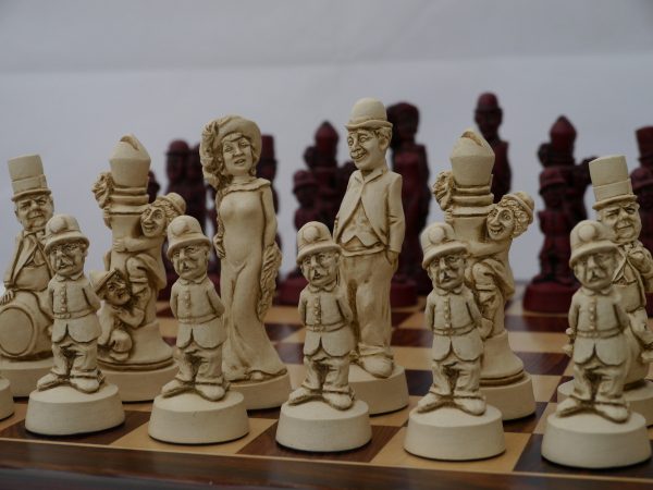 Berkeley Chess Ltd - Movie Stars Chess Set - Ivory and Red - Image 8
