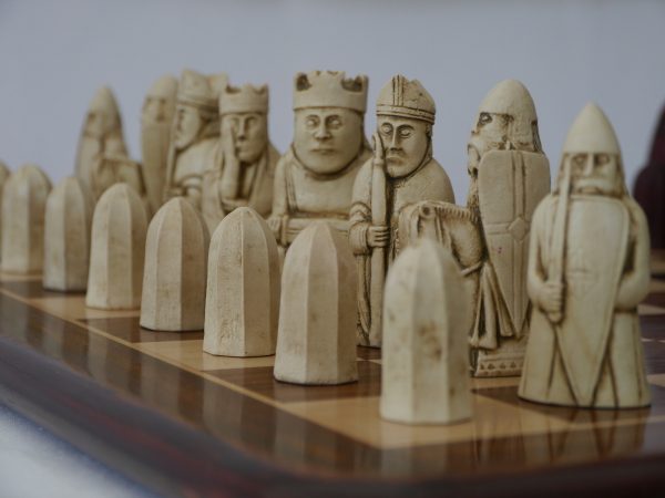 Berkeley Chess - Isle of Lewis Chess Set - Ivory and Red - Image 2