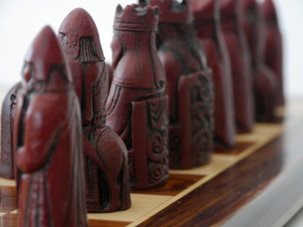 Berkeley Chess - Isle of Lewis Chess Set - Ivory and Red - Image 3