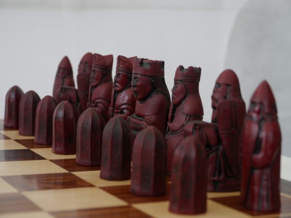 Berkeley Chess - Isle of Lewis Chess Set - Ivory and Red - Image 4