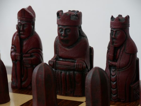 Berkeley Chess - Isle of Lewis Chess Set - Ivory and Red - Image 5