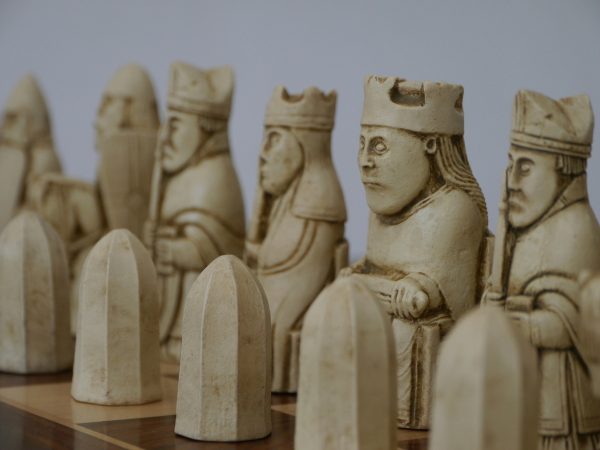Berkeley Chess - Isle of Lewis Chess Set - Ivory and Red - Image 8