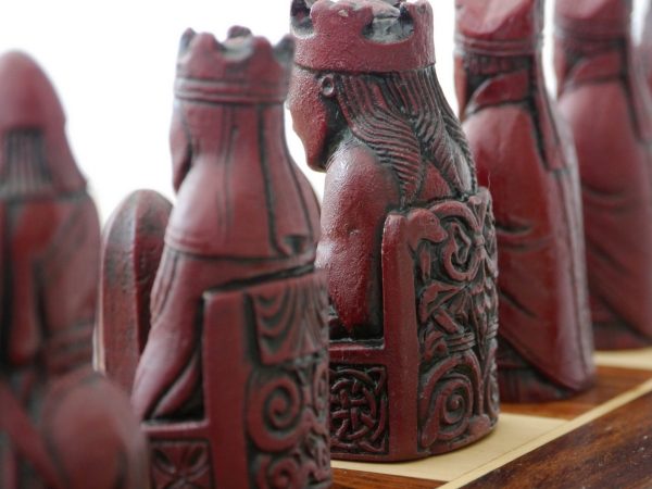 Berkeley Chess - Isle of Lewis Chess Set - Ivory and Red - Image 10
