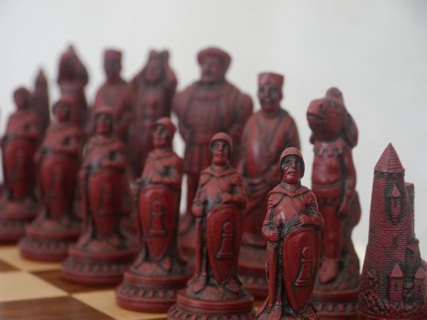 Berkeley Chess Ltd - Shakespeare - Ivory and Red - Image 3
