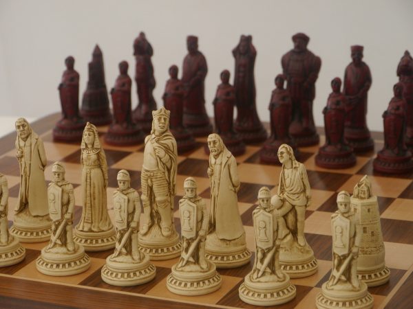 Berkeley Chess Ltd - Shakespeare - Ivory and Red - Image 4
