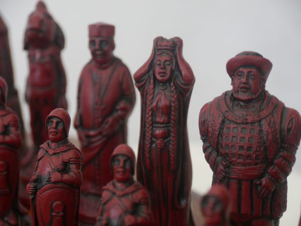 Berkeley Chess Ltd - Shakespeare - Ivory and Red - Image 5