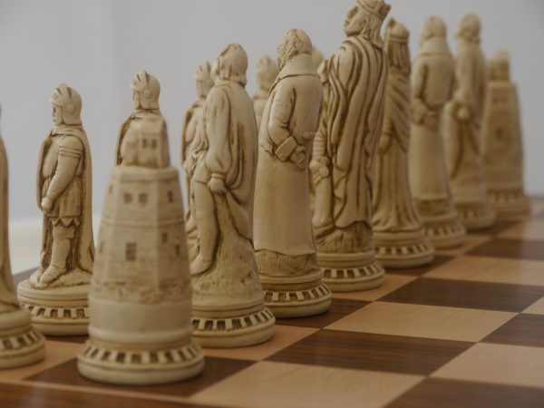 Berkeley Chess Ltd - Shakespeare - Ivory and Red - Image 6
