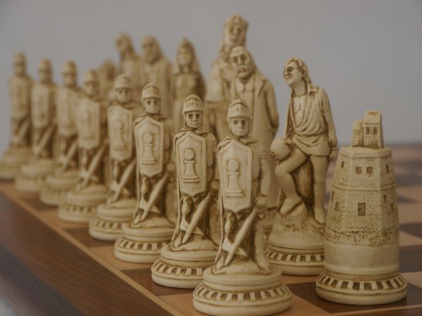 Berkeley Chess Ltd - Shakespeare - Ivory and Red - Image 8