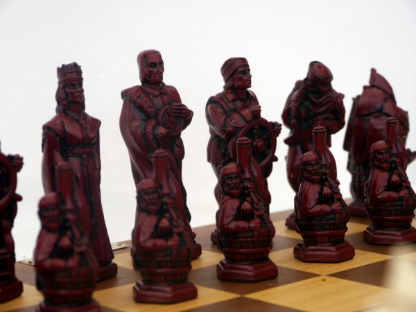 Berkeley Chess Ltd - Christopher Columbus - Ivory and Red - Image 4
