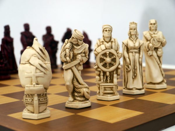 Berkeley Chess Ltd - Christopher Columbus - Ivory and Red - Image 6