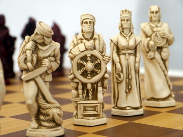Berkeley Chess Ltd - Christopher Columbus - Ivory and Red - Image 7