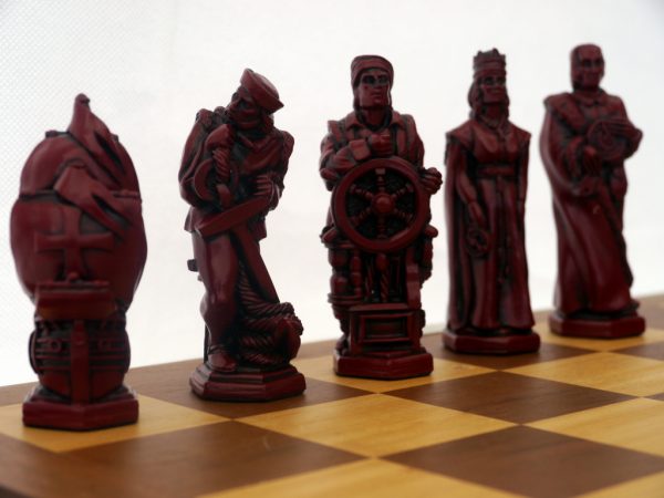 Berkeley Chess Ltd - Christopher Columbus - Ivory and Red - Image 11