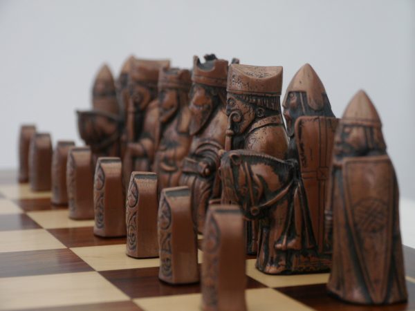 Berkeley Chess Ltd - Isle of Lewis Chess Set - METAL - Image 3