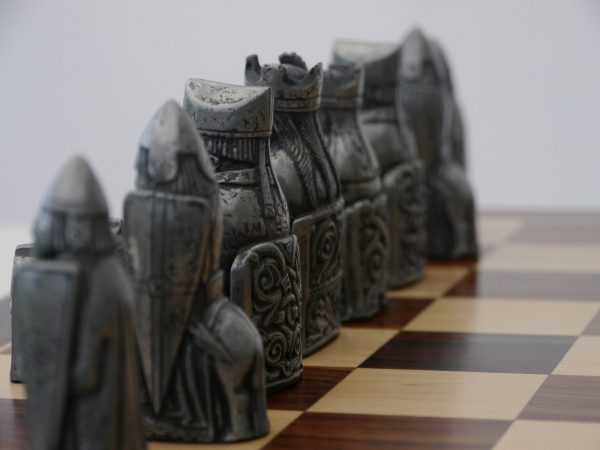 Berkeley Chess Ltd - Isle of Lewis Chess Set - METAL - Image 8