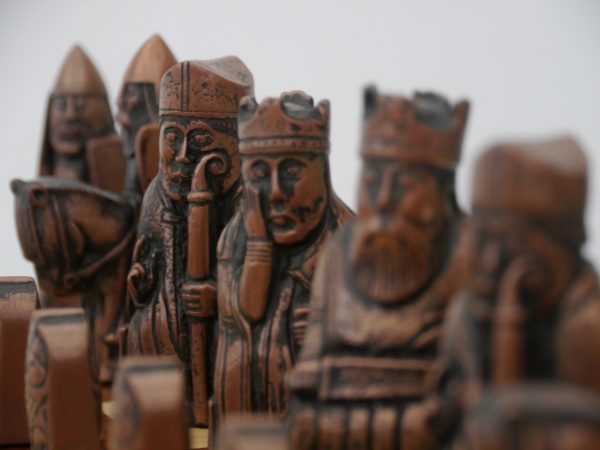 Berkeley Chess Ltd - Isle of Lewis Chess Set - METAL - Image 10