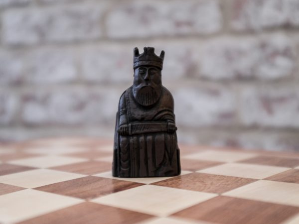 Berkeley Chess - Isle of Lewis Chess - Ivory and Brown - with Case Board - Image 2