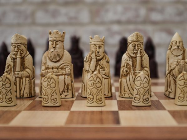 Berkeley Chess - Isle of Lewis Chess - Ivory and Brown - with Case Board - Image 3