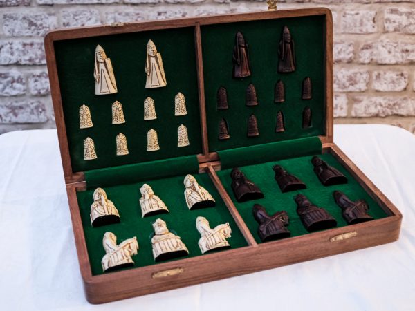 Berkeley Chess - FULL SIZE Isle of Lewis Chess Set - Ivory and Red - with Case Board