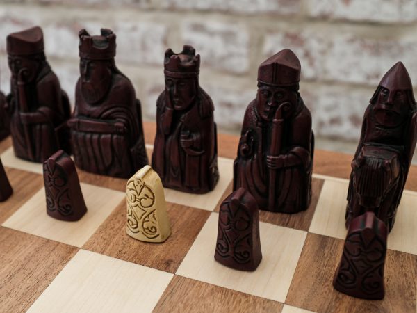 Berkeley Chess - FULL SIZE Isle of Lewis Chess Set - Ivory and Red - with Case Board - Image 8
