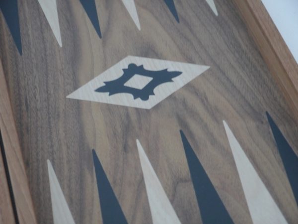Manopoulos Backgammon - in Walnut with Black and Oak Points - 50cm - Image 3